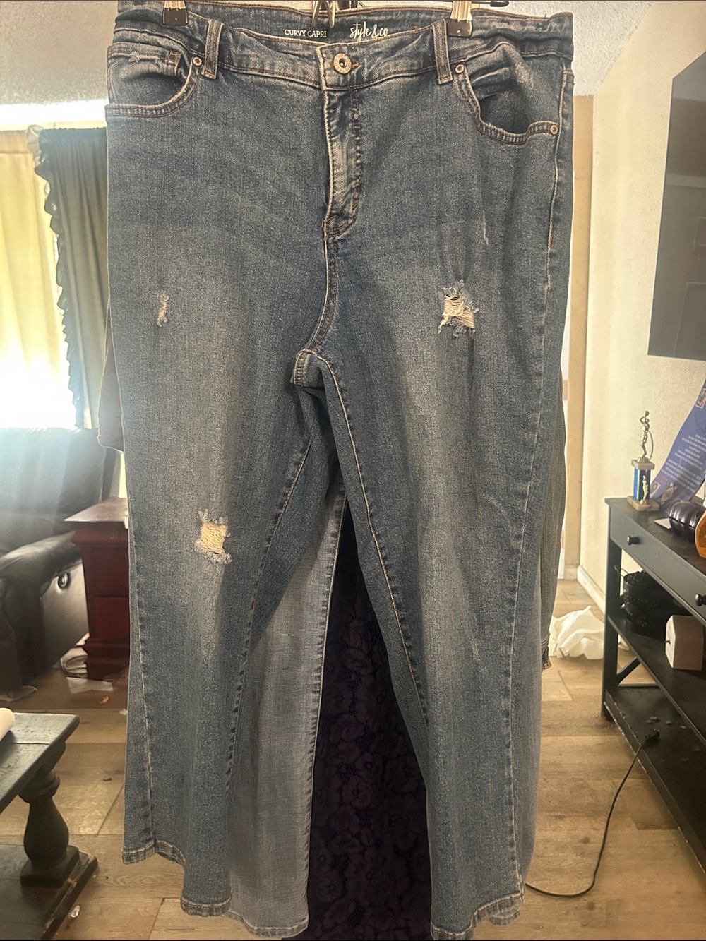 Style & Co. Straight Leg Distressed Women's Capri Jeans - Blue